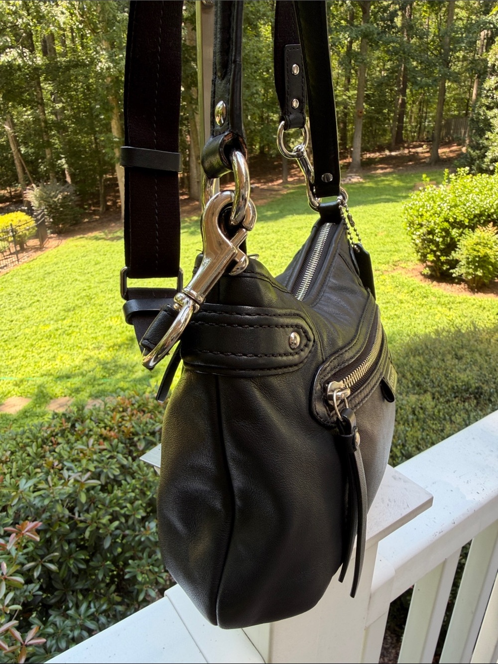 Coach Vintage Y2K Daisy Black Leather Shoulder Bag with Front Zip and Logo. - Picture 9 of 17